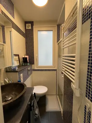 Salle de bains dans l'établissement Hypercoeur Batignolles