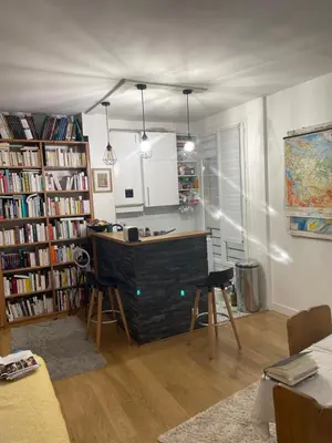 Bibliothèque dans l'appartement