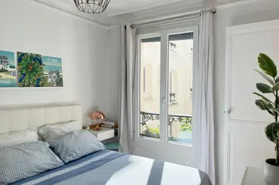 Un ou plusieurs lits dans un hébergement de l'établissement Lovely One-Bedroom Apartment in Paris 18th