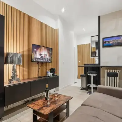 Nice flat close to Arc de Triomphe