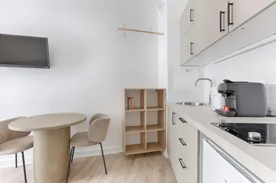 Cuisine ou kitchenette dans l'établissement Mykeypers- Luxury Studio 2P - Malakoff 14