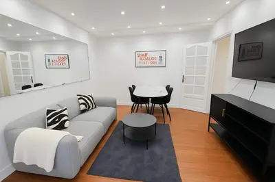 Télévision ou salle de divertissement dans l'établissement Appartement familial centre nation - 6 personnes