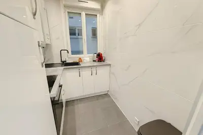 Cuisine ou kitchenette dans l'établissement Appartement familial centre nation - 6 personnes