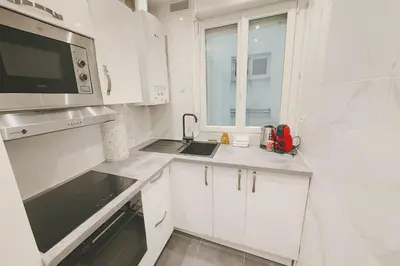 Cuisine ou kitchenette dans l'établissement Appartement familial centre nation - 6 personnes