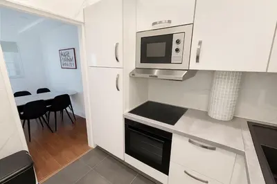 Cuisine ou kitchenette dans l'établissement Appartement familial centre nation - 6 personnes