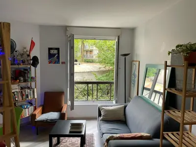 Coin salon dans l'établissement Appartement 26m2 Parisien Canal St Martin