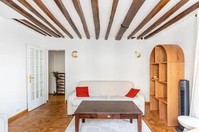 Coin salon dans l'établissement GuestReady - Chic & Central Paris Hideaway for 2