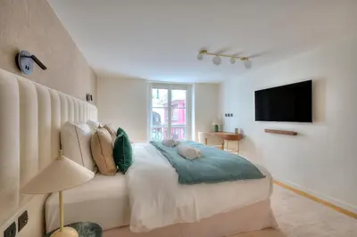 Télévision ou salle de divertissement dans l'établissement 3-chambres luxueux et familial -Vendôme- Climatisé