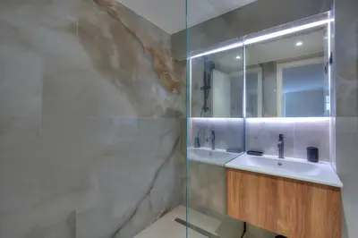 Salle de bains dans l'établissement 3-chambres luxueux et familial -Vendôme- Climatisé