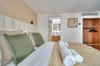 Un ou plusieurs lits dans un hébergement de l'établissement 3-chambres luxueux et familial -Vendôme- Climatisé