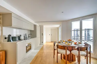 Cuisine ou kitchenette dans l'établissement 3-chambres luxueux et familial -Vendôme- Climatisé