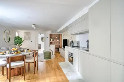 Cuisine ou kitchenette dans l'établissement 3-chambres luxueux et familial -Vendôme- Climatisé