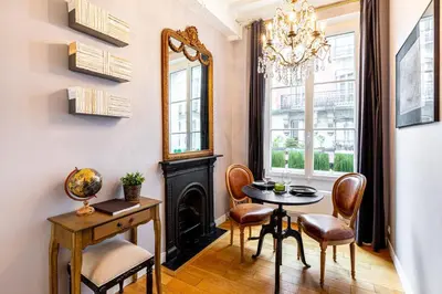 Coin salon dans l'établissement GuestReady - Artisan Style Stay in Paris' Heart