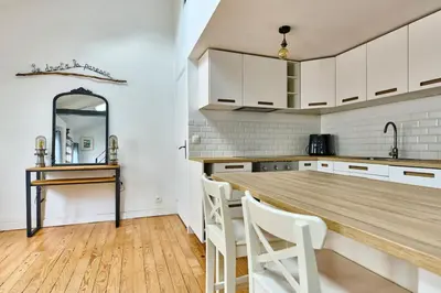 Cuisine ou kitchenette dans l'établissement Duplex central Métro 1 5 8Direct Le Louvre