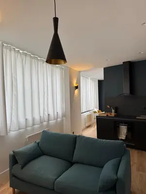 Télévision ou salle de divertissement dans l'établissement New apartment