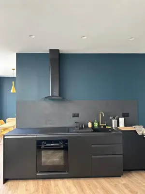 Cuisine ou kitchenette dans l'établissement New apartment