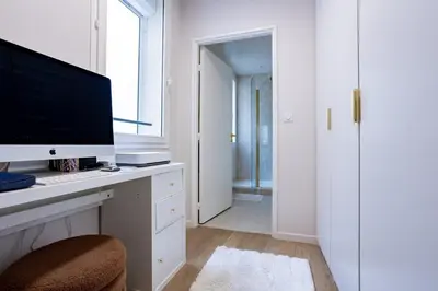 Télévision ou salle de divertissement dans l'établissement F2 Modern Louvre