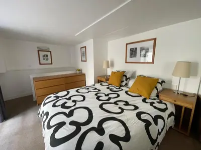Un ou plusieurs lits dans un hébergement de l'établissement Delightful Dauphine Apartment Saint-Germain