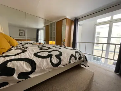 Un ou plusieurs lits dans un hébergement de l'établissement Delightful Dauphine Apartment Saint-Germain