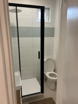 Salle de bains dans l'établissement L'à Côté du Jardin