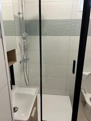 Salle de bains dans l'établissement L'à Côté du Jardin