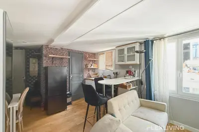 Cuisine ou kitchenette dans l'établissement Charming 22m Studio in Paris 11