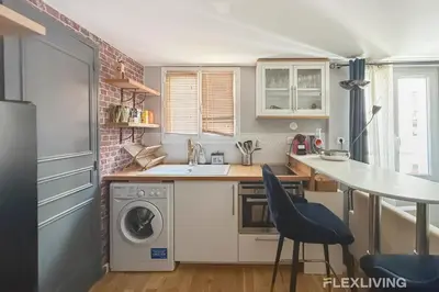 Cuisine ou kitchenette dans l'établissement Charming 22m Studio in Paris 11