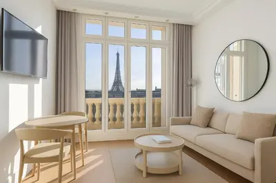 Coin salon dans l'établissement Sublime suite Avenue des Champs-Élysées