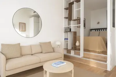 Coin salon dans l'établissement Sublime suite Avenue des Champs-Élysées