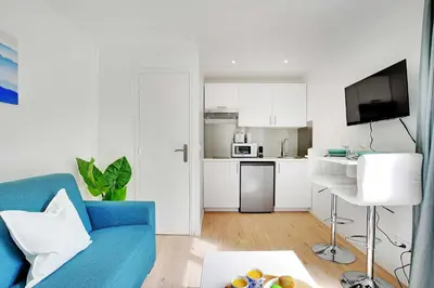 Cuisine ou kitchenette dans l'établissement Residence Eugene - Kremlin-Bicêtre