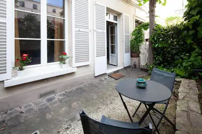 Jardin de l'établissement Paris 5 Panthéon Rue de Quatrefages 2 pièces