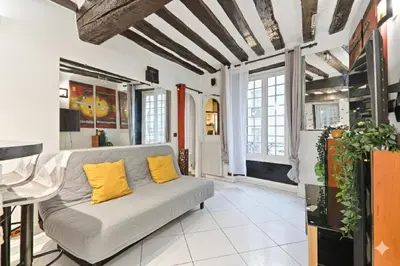 Coin salon dans l'établissement Notre Dame de Paris Luxurious 1BR-4P with NetFlix