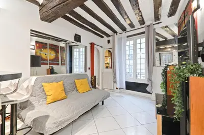 Coin salon dans l'établissement Notre Dame de Paris Luxurious 1BR-4P with NetFlix