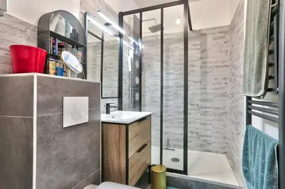 Salle de bains dans l'établissement Cosy et confortable appartement 4 personnes
