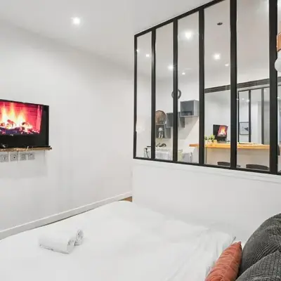 Elegant bright studio in prestigious 7th arrondissement
