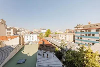 Vue générale sur Paris ou vue de la ville depuis l'appartement