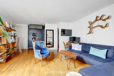 Télévision ou salle de divertissement dans l'établissement Appartement Prestigieux rue Faubourg Saint-Honore