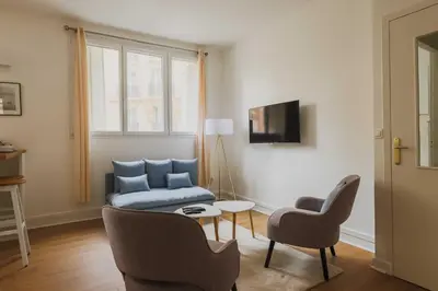 Télévision ou salle de divertissement dans l'établissement Superb flat - 1BR-2P- Porte de Versailles