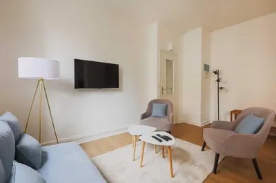 Télévision ou salle de divertissement dans l'établissement Superb flat - 1BR-2P- Porte de Versailles