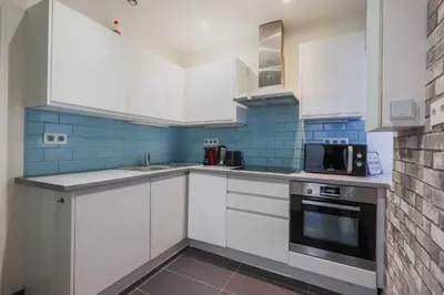 Cuisine ou kitchenette dans l'établissement Cosy Apartment 1BR-2P-Montmartre-Sacre