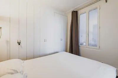 Un ou plusieurs lits dans un hébergement de l'établissement Cosy Apartment 1BR-2P-Montmartre-Sacre