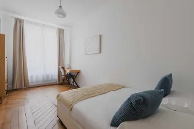 Un ou plusieurs lits dans un hébergement de l'établissement Modern a-c Apartment 4BR-8P - Arc de Triomphe