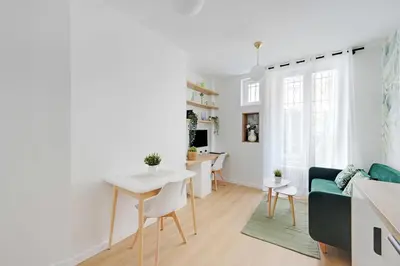Coin salon dans l'établissement Bright Apartment 1BR-2P - Parc de la Villette