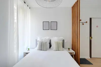 Un ou plusieurs lits dans un hébergement de l'établissement Bright Apartment 1BR-2P - Parc de la Villette