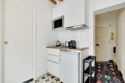 Cuisine ou kitchenette dans l'établissement Charming studio - 2P - Montmartre