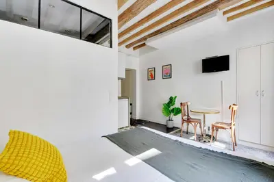 Télévision ou salle de divertissement dans l'établissement Charming studio - 2P - Montmartre