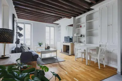 Télévision ou salle de divertissement dans l'établissement Charming Apartment 1BR-2P-Paris 7th-Bon Marche