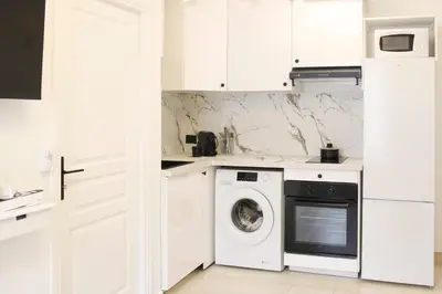 Cuisine ou kitchenette dans l'établissement Modern apartment at the gates of Paris