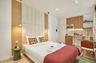 Un ou plusieurs lits dans un hébergement de l'établissement Luxury Suite in the Center of Paris