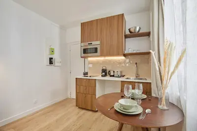 Cuisine ou kitchenette dans l'établissement Luxury Suite in the Center of Paris